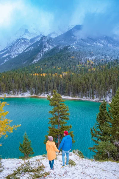 Minnewanka Lake Canadian Rockies Banff Alberta Canada Turquoise Water Surrounded — Stock Photo, Image
