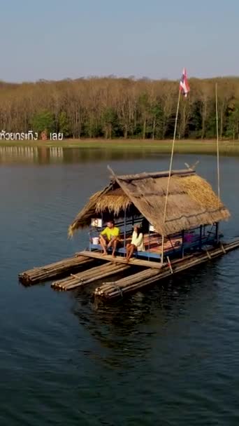 Couple Men Women Bamboo Raft Huai Krathing Lake North Eastern — Stockvideo