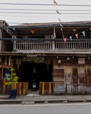 Chiang Khan Köyü Kuzey Doğu Tayland Şubat 2023 Tayland 'da Mekong nehri kıyısında ahşap evleri olan geleneksel bir köy.