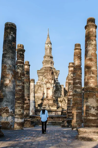 Asian Women Hat Visit Wat Mahathat Sukhothai Old City Thailand — Stock Photo, Image