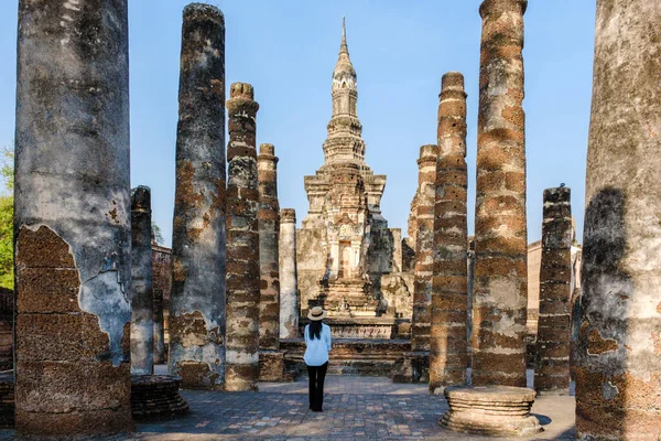 Aziatische Vrouwen Met Een Hoed Bezoeken Wat Mahathat Sukhothai Oude — Stockfoto