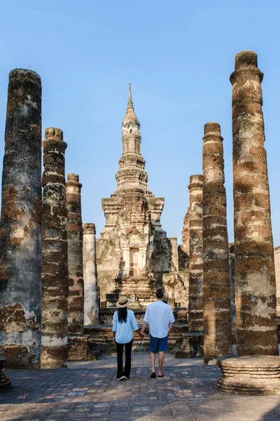 Aziatische Vrouwen Blanke Mannen Bezoek Bij Wat Mahathat Sukhothai Oude — Stockfoto
