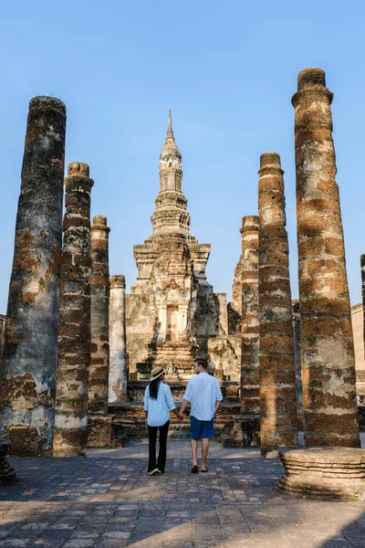 Asian Women Caucasian Men Visiting Wat Mahathat Sukhothai Old City — Stock Photo, Image
