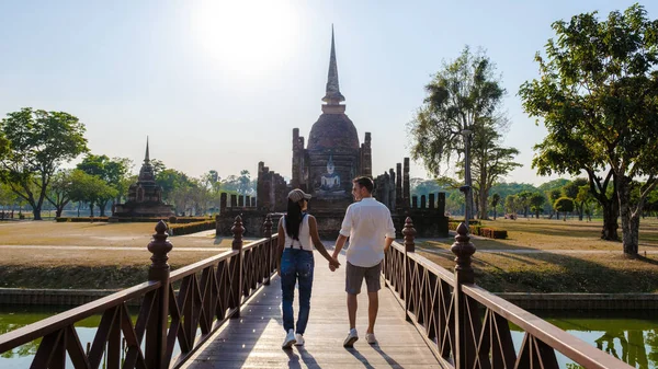 Quelques Hommes Femmes Visitent Wat Sit Vieille Ville Sukhothai Thaïlande — Photo