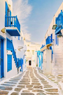 Yunanistan 'da Mikonos köyünün boş caddeleri, Mikonos köyünün renkli sokakları.