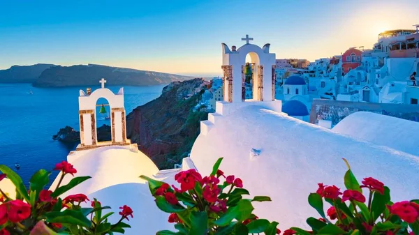 그리스 산토리니 Oia Santorini 그리스 마을인 산토리니 Santorini 회칠을 교회와 — 스톡 사진