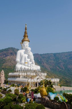Wat Pha Sorn Kaew The Temple on a glass Cliff Khao Kho, Petchabun, Tayland. Dağdaki Beyaz Buda Tapınağı