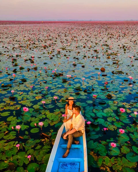 Gündoğumu Kızıl Nilüfer Denizi Nong Harn Gölü Udon Thani Tayland — Stok fotoğraf