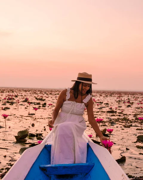 Mer Lotus Rouge Lac Nong Harn Udon Thani Thaïlande Femme — Photo