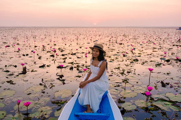 Thai Women Sea Red Lotus Lake Nong Harn Udon Thani — Stock Photo, Image