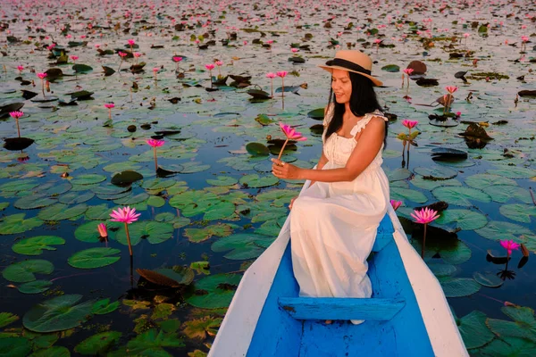 Тайские Женщины Моря Красного Лотоса Озера Нонг Харн Удон Тани — стоковое фото