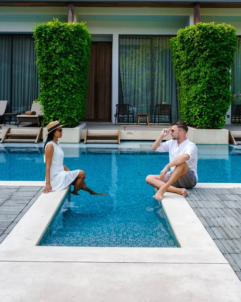 Hotel Lujo Estrellas Con Piscina Asia Par Hombres Mujeres Vacaciones —  Fotos de Stock