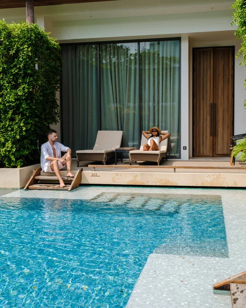 Luxus Csillagos Hotel Medence Ázsiában Egy Pár Férfi Nyaralni Egy — Stock Fotó