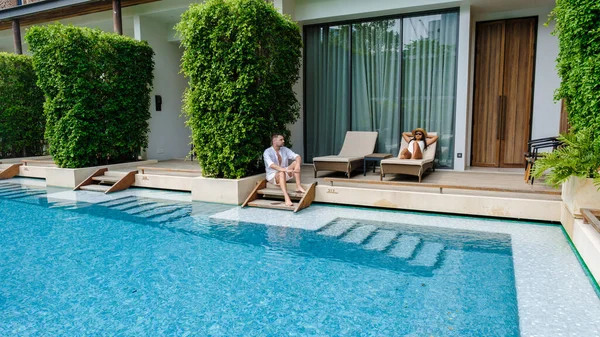 Luxo Estrelas Piscina Hotel Ásia Casal Homens Mulheres Férias Resort — Fotografia de Stock