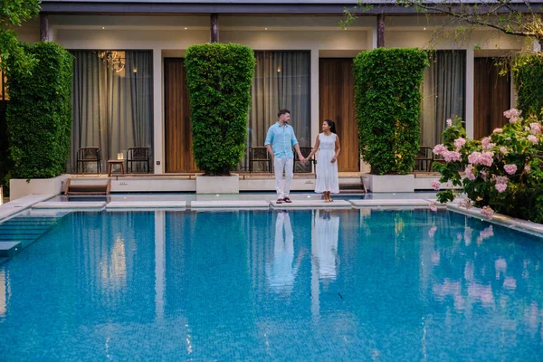 Hotel Lujo Estrellas Con Piscina Asia Par Hombres Mujeres Vacaciones — Foto de Stock