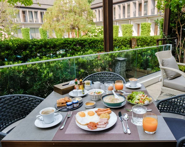 Breakfast Table Luxury Hotel Eggs Bread Rice Soup Orange Juice — Stock Photo, Image