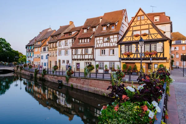Colmar France Yazın akşamları renkli romantik şehir Colmar 'ın güzel manzarası