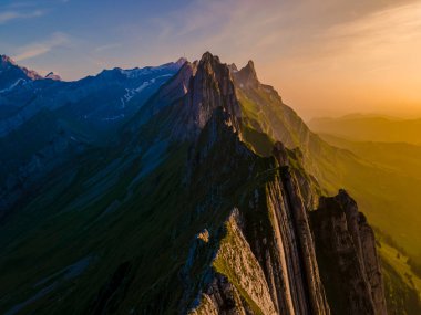 Schaeffler dağ sırtı İsviçre Alpstein, Appenzell İsviçre, Berggasthaus Schafler 'ın muhteşem Schaeffler zirvesi., 