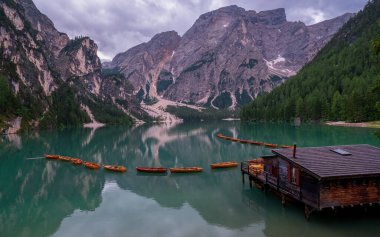 Lago Di Braies İtalya, Pragser Wildsee Güney Tyrol Dolomitleri