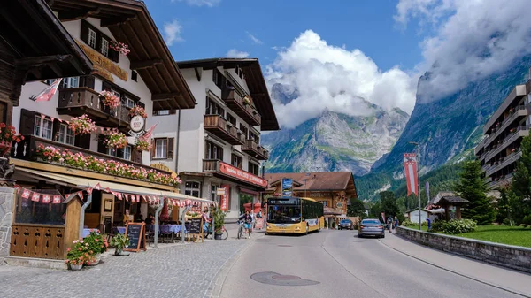 Grindelwald Švýcarsko Červenec 2021 Částmi Mattenbergu Pozadí Bernese Nad Jezerem — Stock fotografie