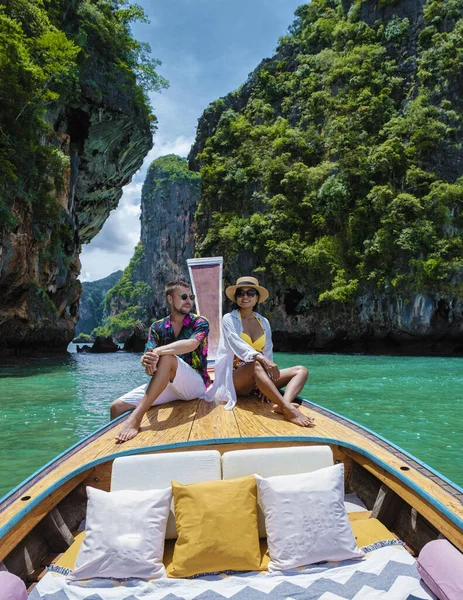 Barco Lujo Cola Larga Krabi Tailandia Pareja Hombres Mujeres Viaje —  Fotos de Stock