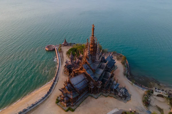 Santuário Verdade Pattaya Tailândia Templo Madeira Junto Oceano Durante Pôr — Fotografia de Stock