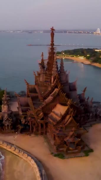 Святилище Истины Паттайя Таиланд Деревянный Соблазн Океана Время Заката Пляже — стоковое видео