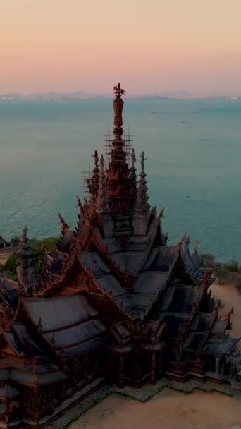 Святилище Истины Паттайя Таиланд Деревянный Соблазн Океана Время Заката Вид — стоковое видео