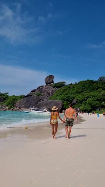 Similan Islands Thaïlande Une Plage Tropicale Avec Océan Turquoise Couple — Video