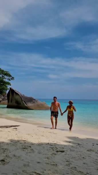 Kepulauan Similan Thailand Sebuah Pantai Tropis Dengan Laut Berwarna Pirus — Stok Video
