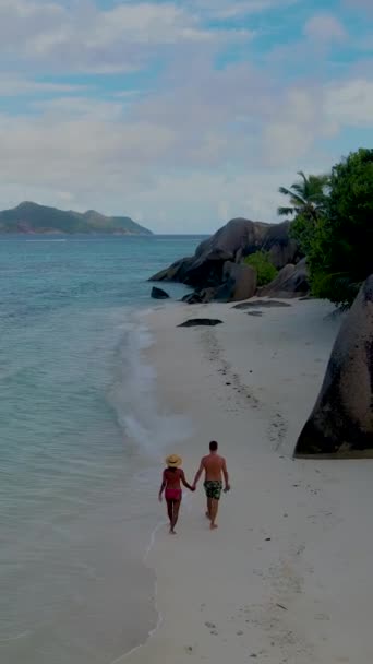 Anse Source Dargent Digue Seychelles Couple Tropical Beach Luxury Vacation — Stock Video