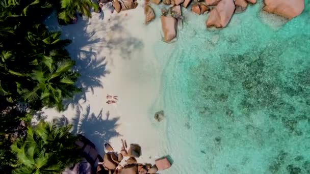 Drohnenblick Von Oben Auf Anse Lazio Praslin Seychellen Ein Junges — Stockvideo