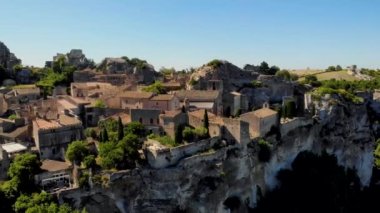 Les Baux de Provence Güney Fransa 'nın Provence bölgesindeki tarihi köy yaz boyunca Luberon