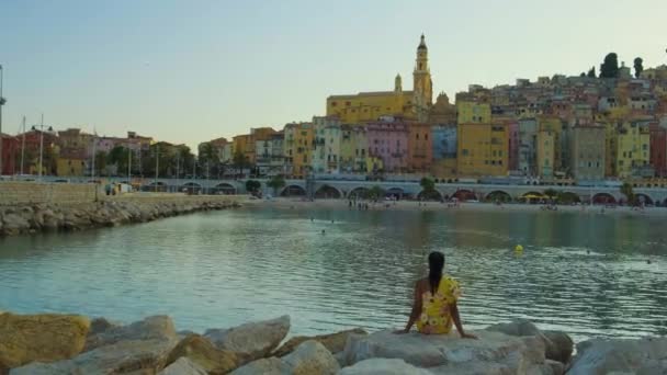 Menton Frankrijk Vrouw Vakantie Aan Cote Azur Frankrijk Uitzicht Het — Stockvideo