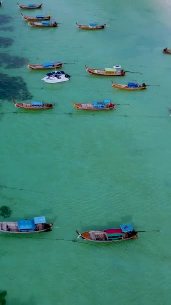 Koh Lipe Thailand Flygfoto Longtail Båtar Turkos Färgade Havet Solig — Stockvideo
