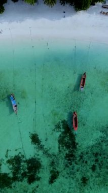Koh Lipe Tayland Havadan Turkuaz renkli okyanusta uzun kuyruklu tekneler, Koh Lipe, Satun, Tayland