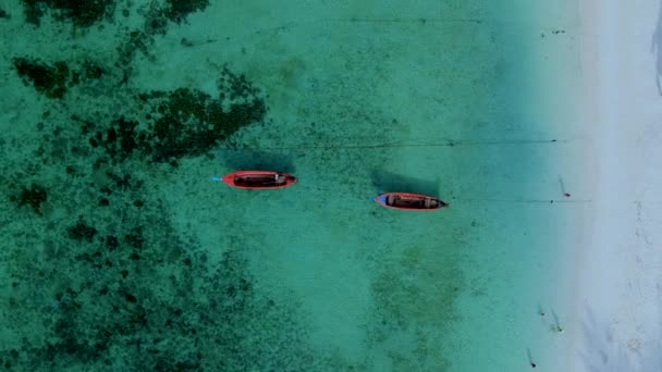 Koh Lipe Thajsko Letecký Pohled Longtail Lodě Tyrkysově Zbarveném Oceánu — Stock video