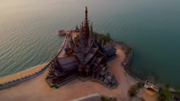 Okyanus Kıyısındaki Ahşap Tapınak Doğruluk Tapınağı Pattaya Tayland — Stok video