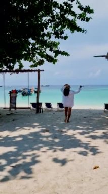 Taylandlı kadınlar Koh Lipe Adası Tarutao Ulusal Parkı, Satun Eyaleti, Tayland