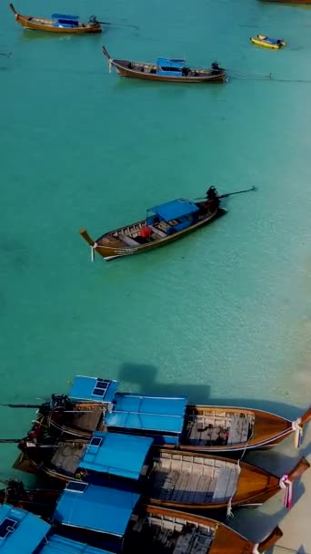 Koh Lipe Ταϊλάνδη Αεροφωτογραφία Των Σκαφών Longtail Στο Τυρκουάζ Χρώμα — Αρχείο Βίντεο