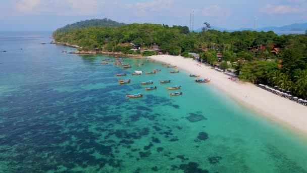 Koh Lipe Tailandia Vista Aérea Los Barcos Cola Larga Océano — Vídeos de Stock