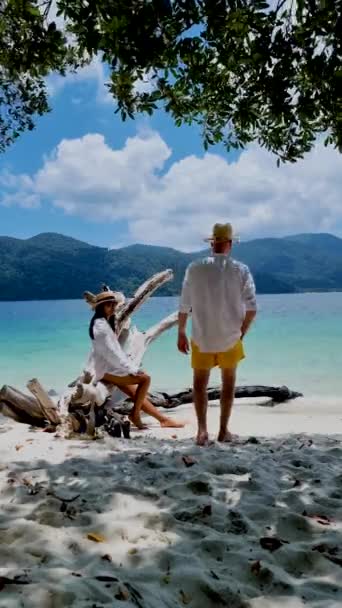 Adası Tarutao Ulusal Parkı Satun Eyaleti Tayland Sahilinde Bir Çift — Stok video