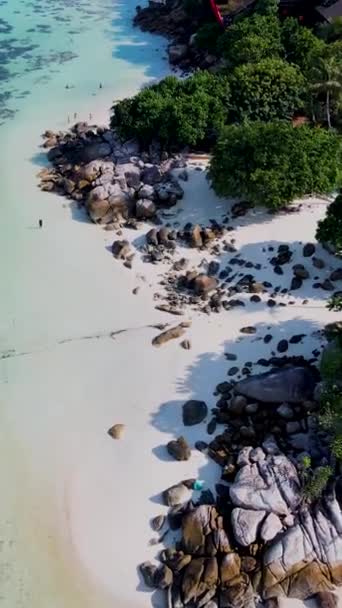 Letecký Pohled Tyrkysově Zbarvený Oceán Slunečného Dne Ostrově Koh Lipe — Stock video