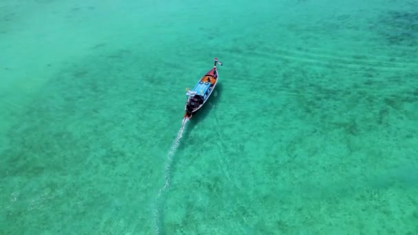 Longtail Loď Modrém Oceánu Ostrova Koh Kradan Trang Thajsko — Stock video