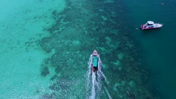 Langschwanzboot Blauen Ozean Der Insel Koh Kradan Trang Thailand — Stockvideo