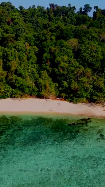 Coppia Uomini Donne Sulla Spiaggia Koh Kradan Isola Trang Thailandia — Video Stock