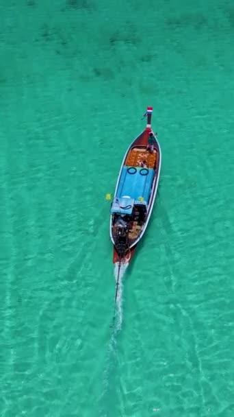 Longtail Βάρκα Μπλε Ωκεανό Του Νησιού Koh Kradan Στο Trang — Αρχείο Βίντεο