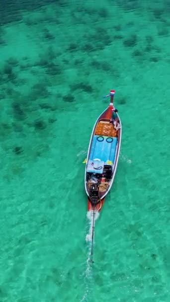 Longtail Βάρκα Μπλε Ωκεανό Του Νησιού Koh Kradan Στο Trang — Αρχείο Βίντεο