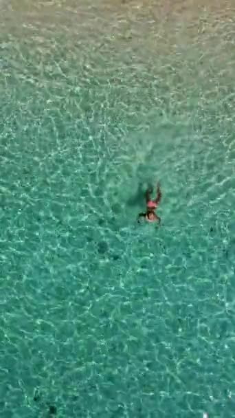 Azjatki Pływające Rafie Koralowej Lotu Ptaka Wyspę Koh Kradan Trang — Wideo stockowe