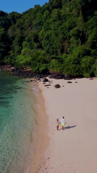 Paar Vakantie Koh Kradan Eiland Trang Thailand Tropisch Strand Met — Stockvideo